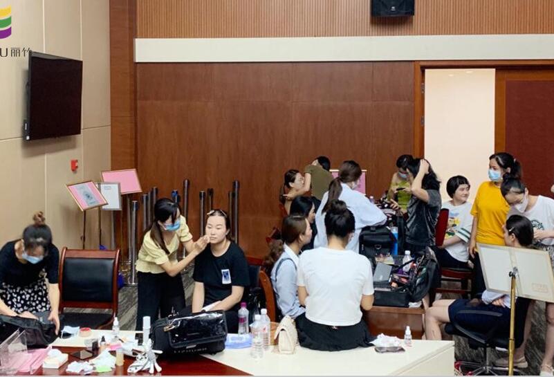 南寧化妝外出實踐，提升學員動手能力