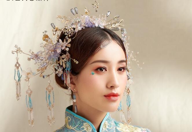 南寧化妝學(xué)校作品：中國藍(lán)秀禾新娘造型