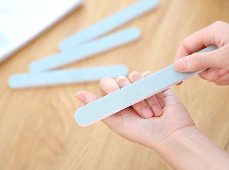 指甲又薄又軟的原因是什么？廣西美甲課程里有講