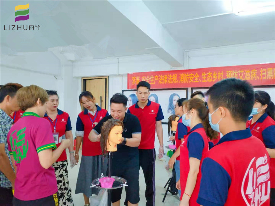 南寧專業(yè)的美發(fā)學(xué)校有哪些？來麗竹學(xué)校看看