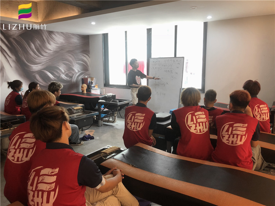 找工作？來廣西南寧美發(fā)學校就業(yè)宣講會看看