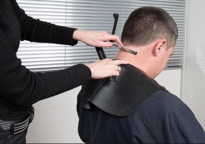 剃刀使用方法，廣西美發(fā)學(xué)校培訓(xùn)內(nèi)容