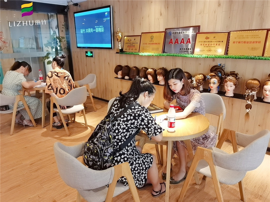 初中畢業(yè)可以讀哪些職業(yè)培訓(xùn)學(xué)校