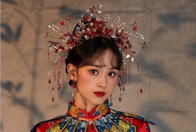 中式新娘造型，用實力證明南寧學(xué)化妝哪家好