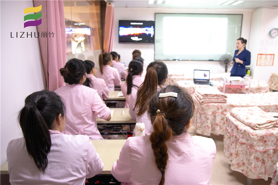 南寧學(xué)美容有前途嗎？來麗竹學(xué)校就業(yè)宣講會啊