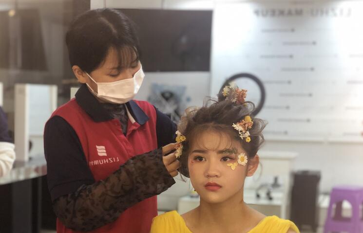 廣西化妝培訓(xùn)班學(xué)子感言：感謝麗竹讓我們實(shí)現(xiàn)夢(mèng)想