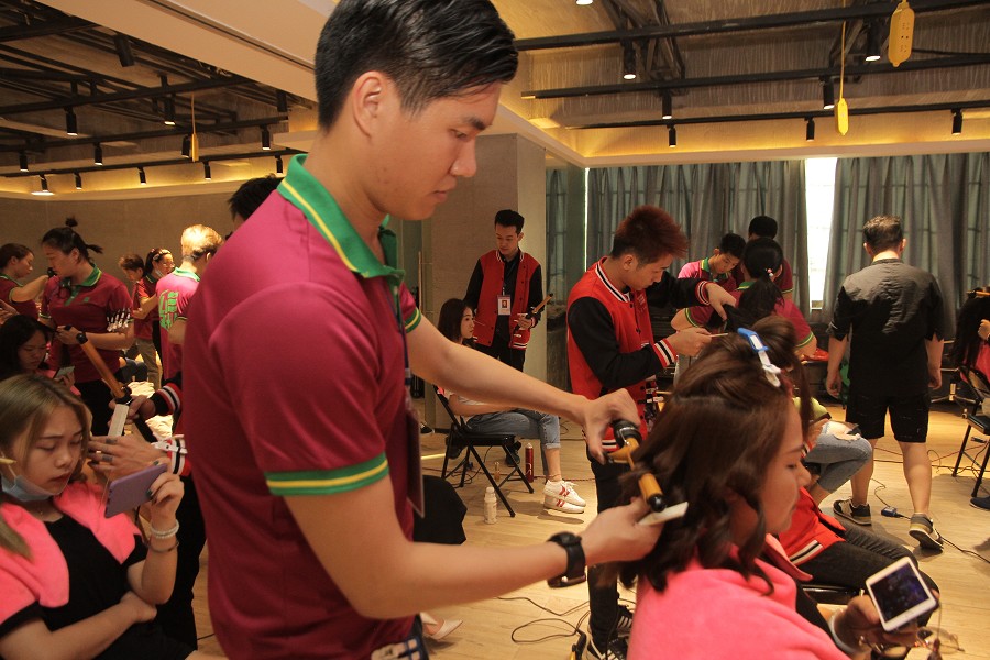 超適合圓臉、方臉的發(fā)型！