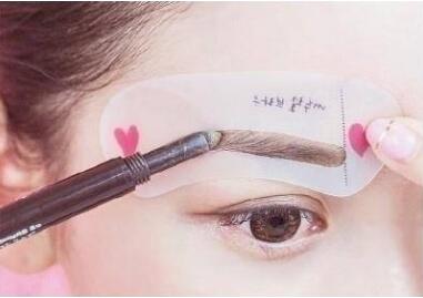 學(xué)360°畫眉大法，體驗(yàn)?zāi)蠈帉I(yè)彩妝學(xué)校氛圍