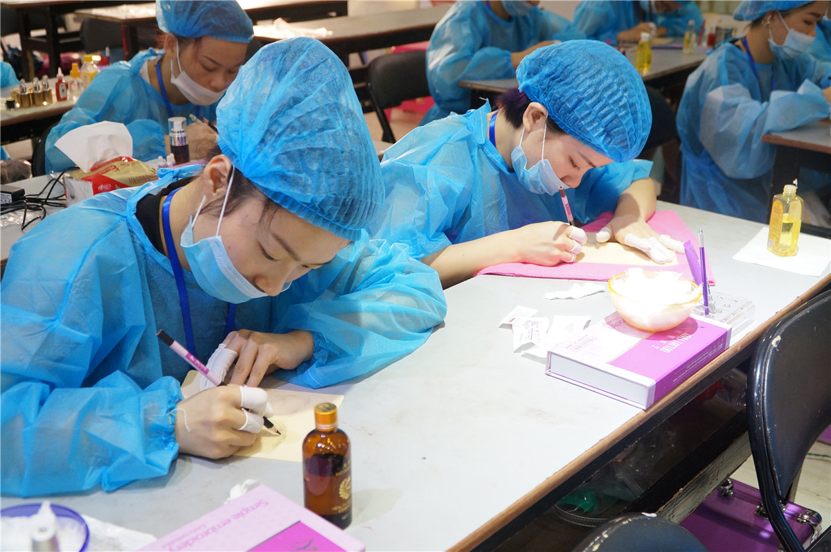 紋眉師是怎么養(yǎng)成的？南寧紋眉培訓學校告訴你