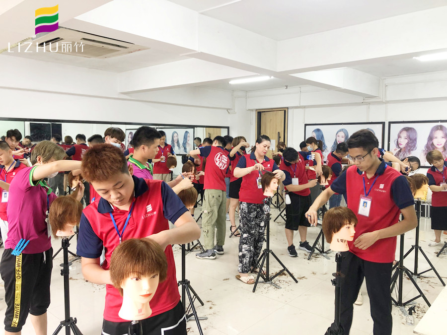 廣西有資質(zhì)的美發(fā)學(xué)校課堂分享