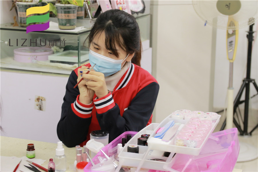 南寧美甲學(xué)校學(xué)子感言：因?yàn)閷?zhuān)業(yè)，所以我又“加報(bào)”了