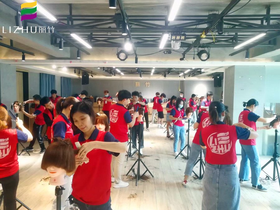 廣西學(xué)美發(fā)有前途嗎？歡迎到麗竹美發(fā)學(xué)校找答案