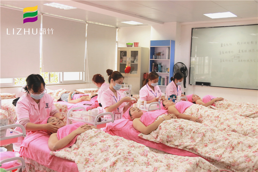 美容護(hù)膚貼士，和南寧口碑的好美容學(xué)校學(xué)習(xí)