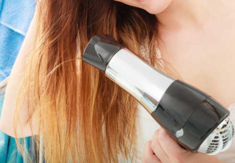 卷發(fā)怎么吹？廣西美發(fā)課程內(nèi)容里有