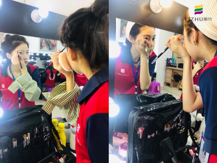 夏天脫妝怎么辦？南寧學(xué)化妝學(xué)校幫你解決