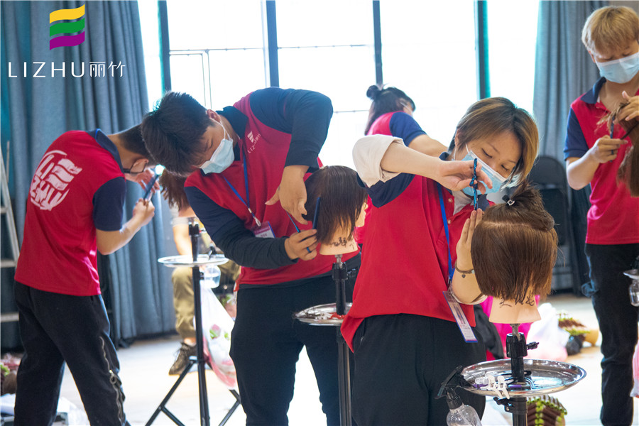 真人實操考核，檢驗南寧美發(fā)學校哪家專業(yè)