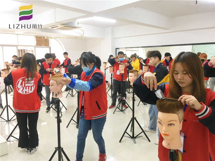 剪平頭的流程？南寧美發(fā)培訓(xùn)機(jī)構(gòu)總結(jié)好了