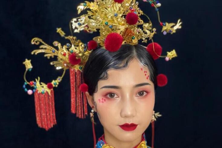 中式新娘造型，廣西彩妝造型學(xué)校作品