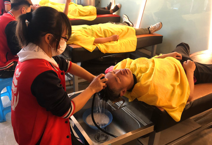 秋季如何護(hù)發(fā)？南寧美發(fā)學(xué)習(xí)洗護(hù)必學(xué)課程