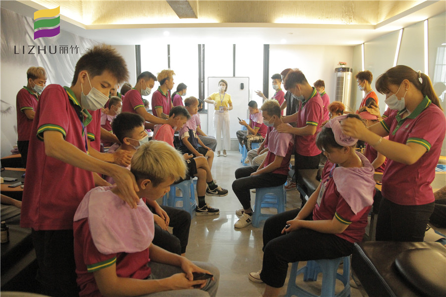 美發(fā)洗護(hù)按摩手法，廣西美發(fā)排行準(zhǔn)備好了