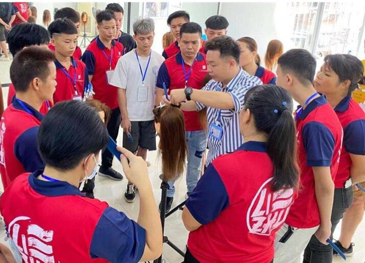 水平線修剪技巧，南寧美發(fā)培訓(xùn)學(xué)校分享給你