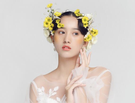 秋天適合哪種口紅色系？廣西專業(yè)化妝培訓(xùn)給你列清單