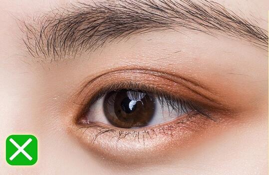 新手臥蠶教程，和南寧彩妝造型學(xué)校學(xué)起來?