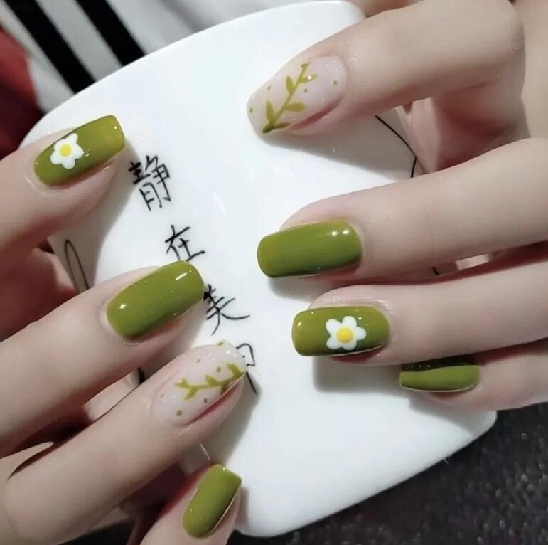 牛油果綠色美甲，和廣西美甲學(xué)習(xí)中心get起來