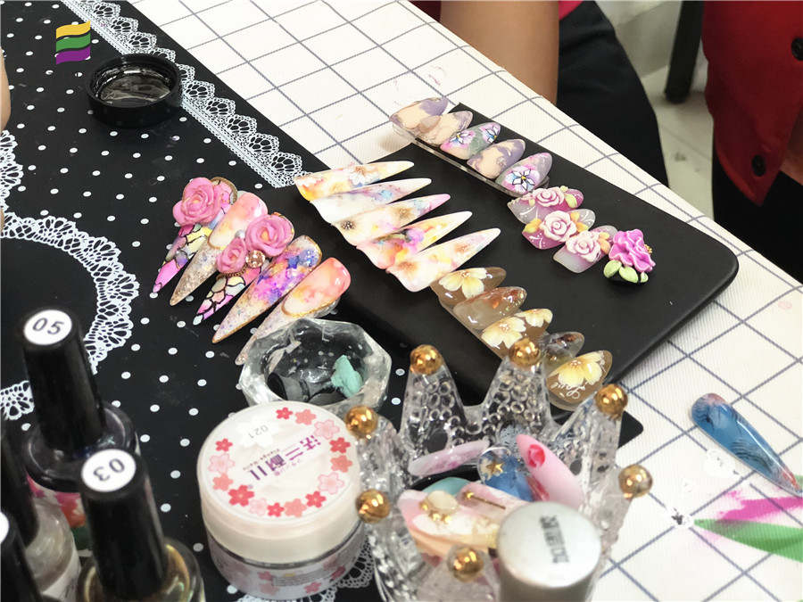 南寧美甲去哪學(xué)？歡迎來麗竹美甲全能班試聽