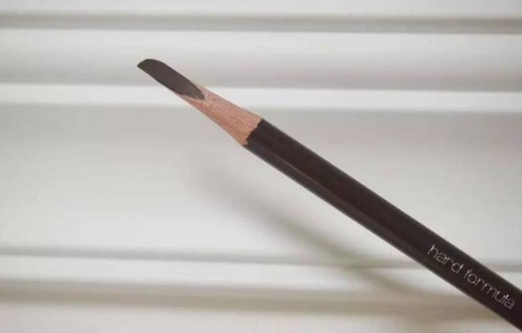 砍刀眉筆怎么快速上色？廣西學(xué)化妝的學(xué)校教你