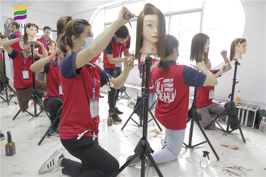 你的頭發(fā)適合打薄嗎？南寧美發(fā)培訓(xùn)機構(gòu)教你判斷