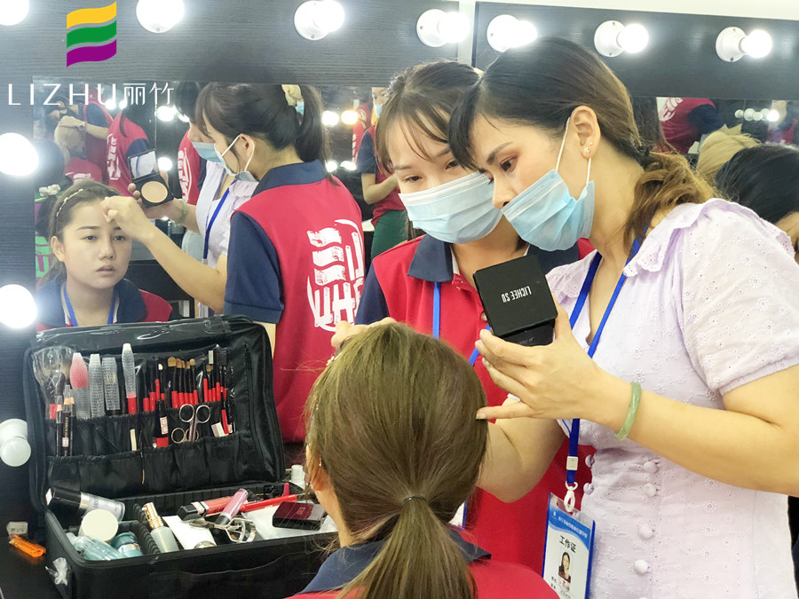 直擊南寧彩妝師培訓(xùn)學(xué)校課堂實(shí)況