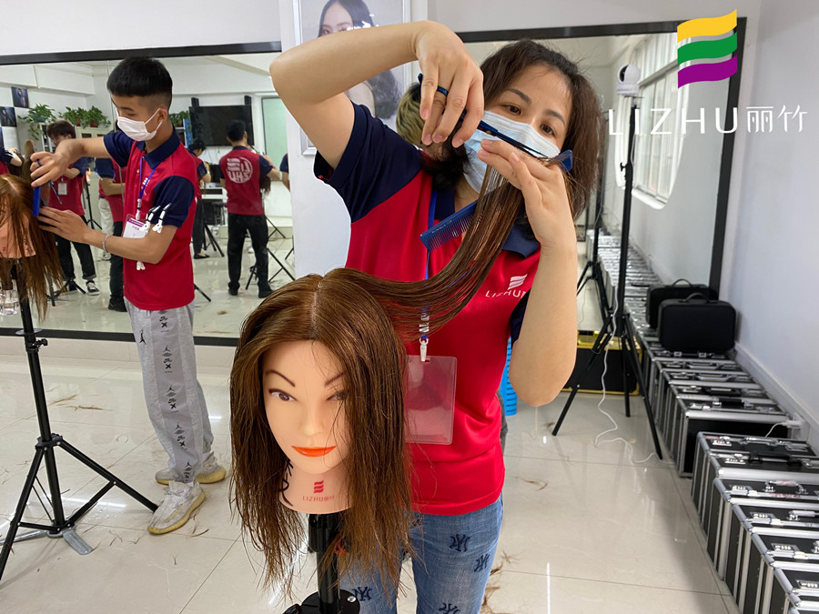 想知道廣西學(xué)美發(fā)哪家正規(guī)？快來看剪女發(fā)的技巧