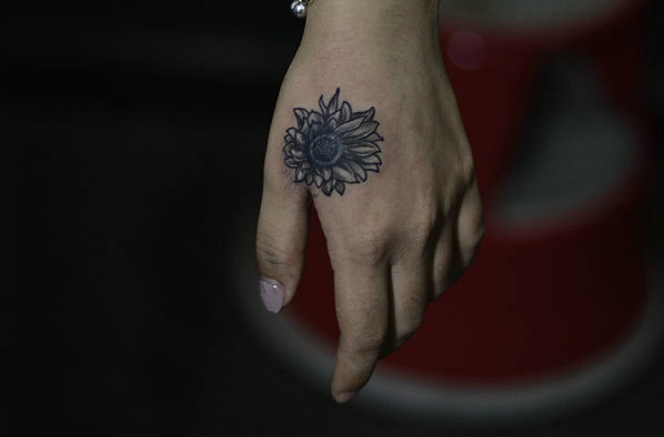 廣西學紋繡的學校教你去掉紋身的方法