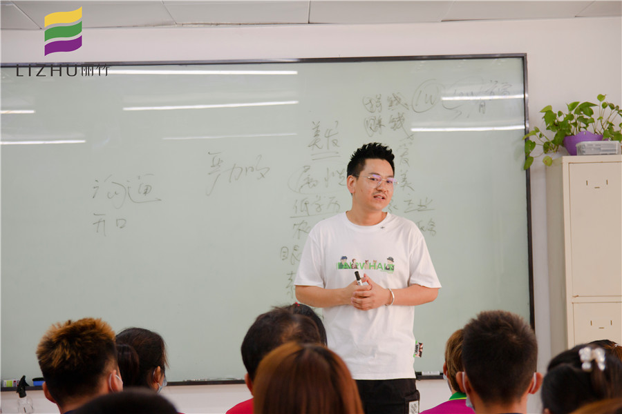 廣西美發(fā)學(xué)校哪家包工作？來麗竹美發(fā)就業(yè)宣講會(huì)吧