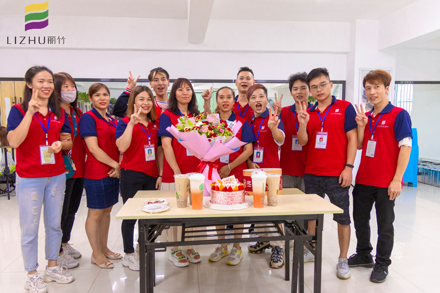 師恩難忘！南寧美發(fā)學(xué)校舉行畢業(yè)聚會