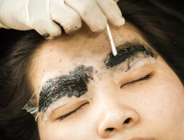 紋眉褪色如何補救？廣西學紋繡的學校幫你解決