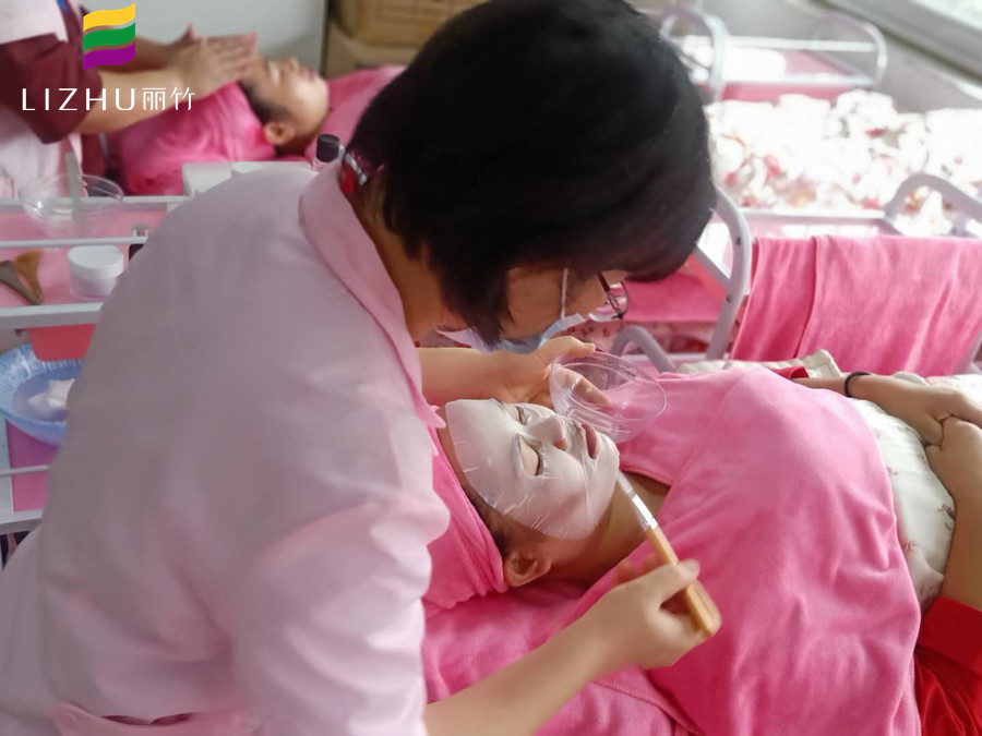 秋季皮膚如何補(bǔ)水？麗竹美容學(xué)校分享技巧