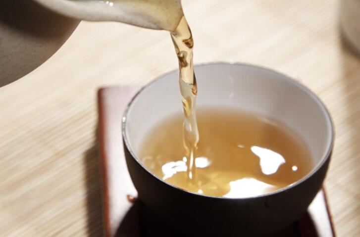 想喝茶養(yǎng)生？南寧美容學(xué)校提醒你4個注意事項(xiàng)