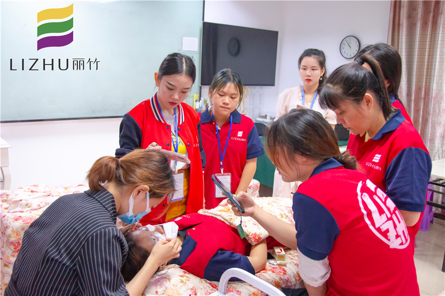 燙睫毛的步驟，廣西美甲美睫培訓班演示手法