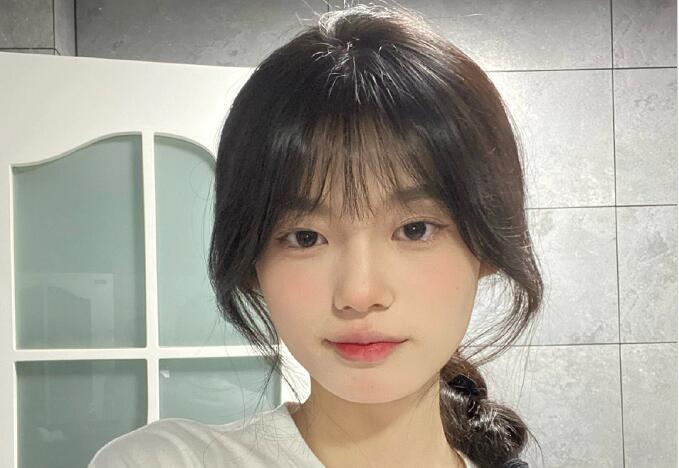 粉嫩韓國學妹妝，快和廣西彩妝造型學校學起來