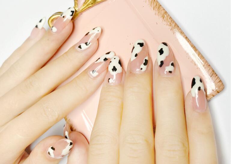 牛奶紋美甲作品，告訴你廣西學(xué)美甲哪家有實(shí)力