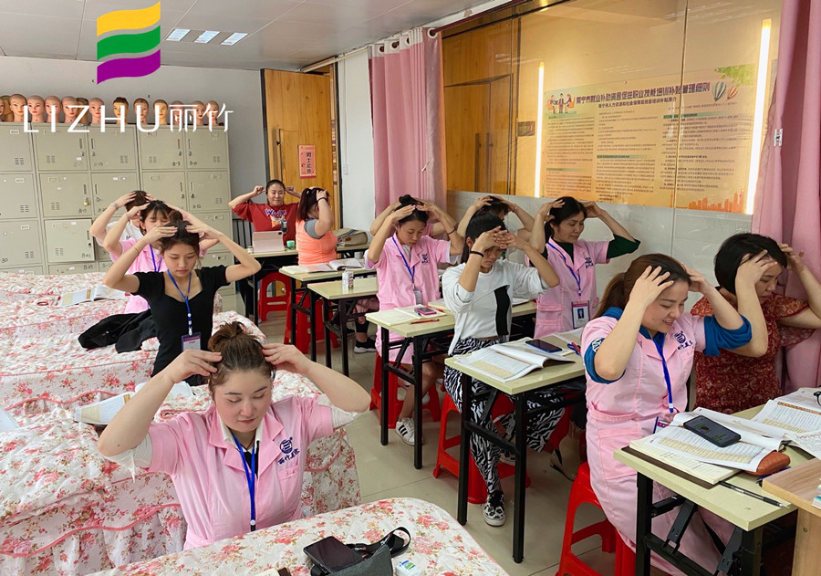 美容學(xué)員如何練習(xí)手法？廣西專業(yè)美容培訓(xùn)給你示范