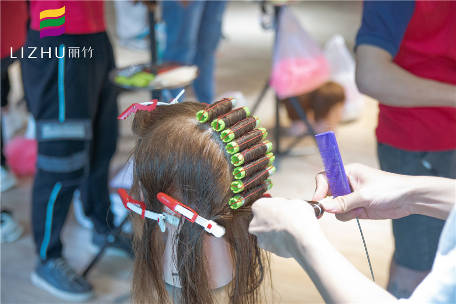 美發(fā)標(biāo)準(zhǔn)杠注意事項，廣西美發(fā)學(xué)?？偨Y(jié)好了