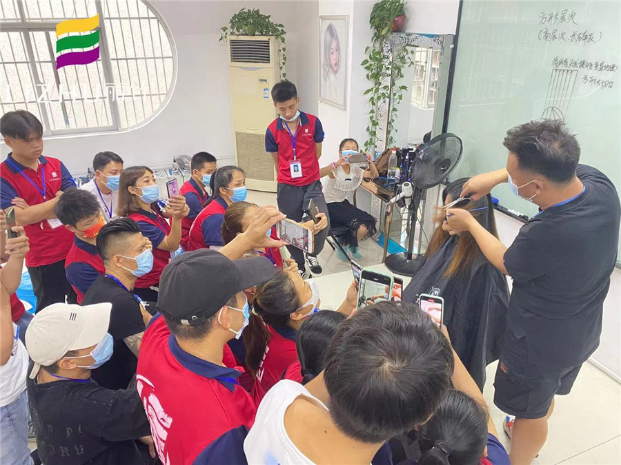 女發(fā)方形層次剪裁，南寧美發(fā)培訓(xùn)班老師講解要點(diǎn)