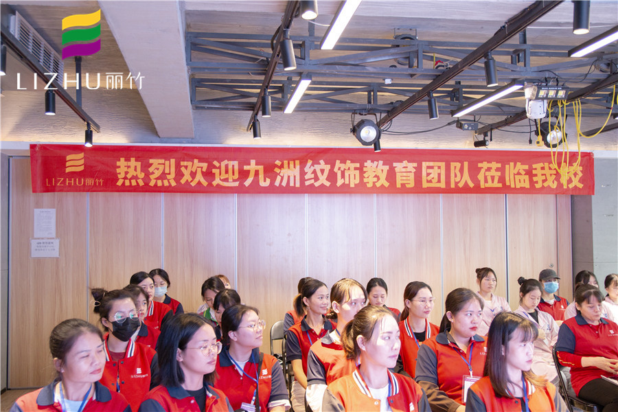 南寧紋繡學(xué)?！案?級(jí)感眉眼唇精修班”火爆開(kāi)班