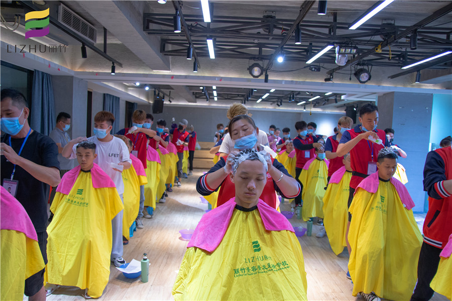 如何正確養(yǎng)發(fā)？廣西美發(fā)培訓(xùn)學(xué)校給你上課