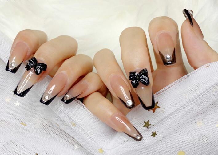 法式蝴蝶結(jié)美甲，用作品展現(xiàn)南寧美甲學(xué)校哪家有實(shí)力