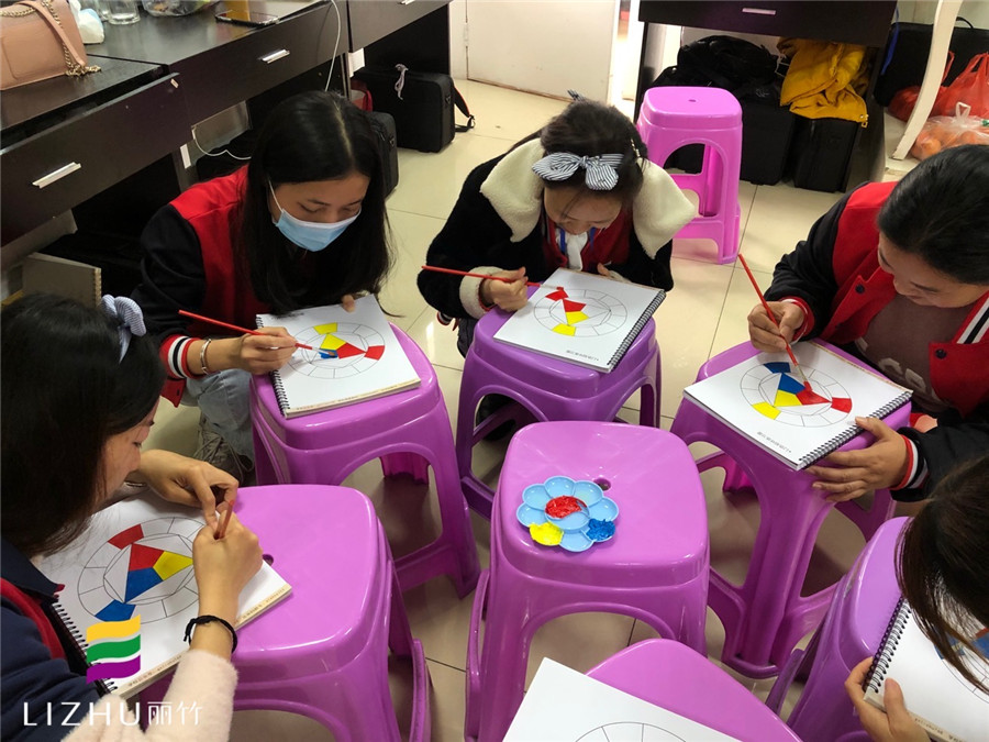 化妝色彩怎么學(xué)？南寧有實力的化妝學(xué)校這樣教