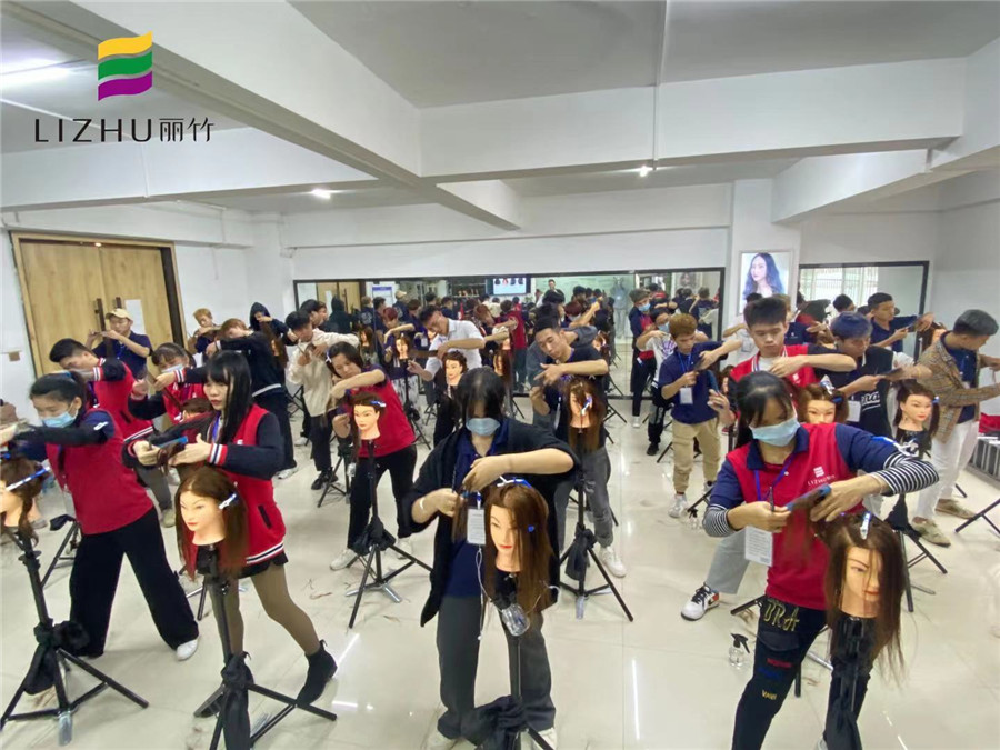 南寧學(xué)美發(fā)有年齡限制嗎？麗竹學(xué)校歡迎你